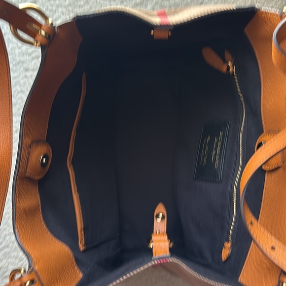 Burberry small Canterbury tan grained leather tote - Picture 13 of 13